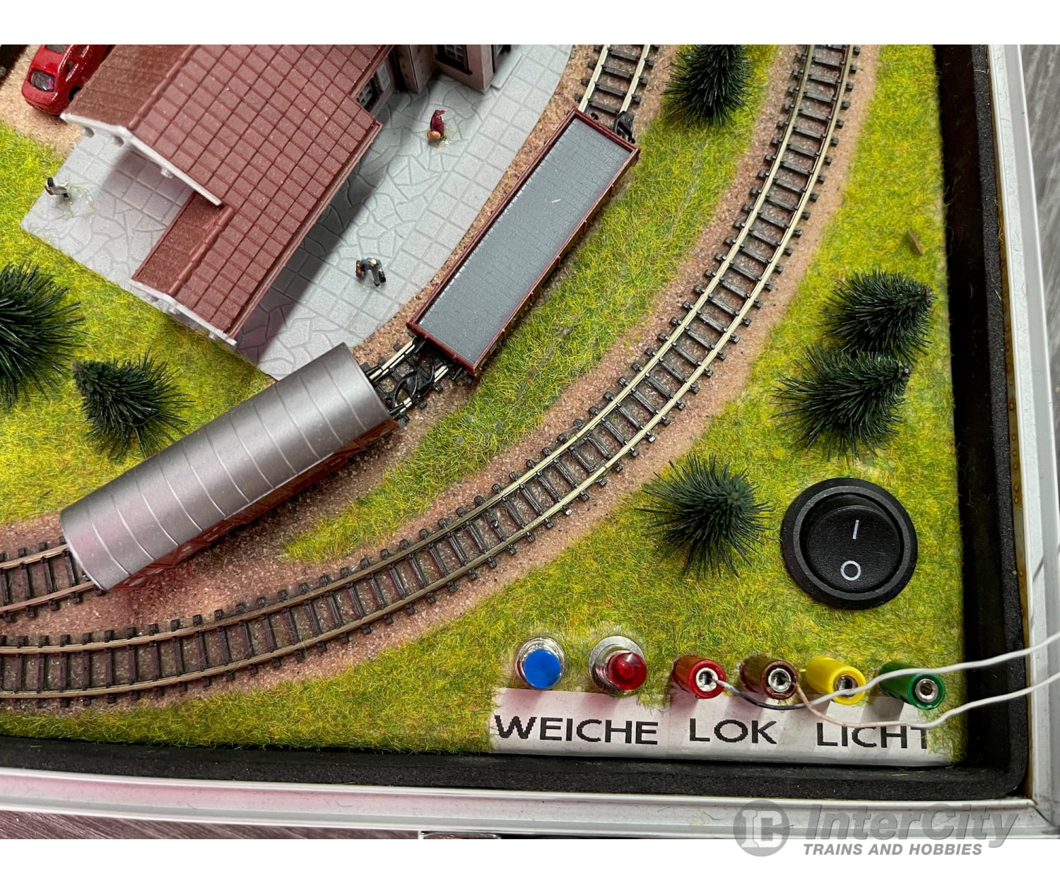 Z-Scale Suitcase Layout 18’’ x 13’’ x 6’’ European Locomotives